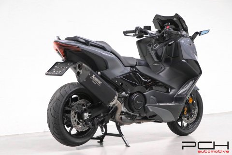 YAMAHA TMAX 560 - Akrapovic - Full Options -